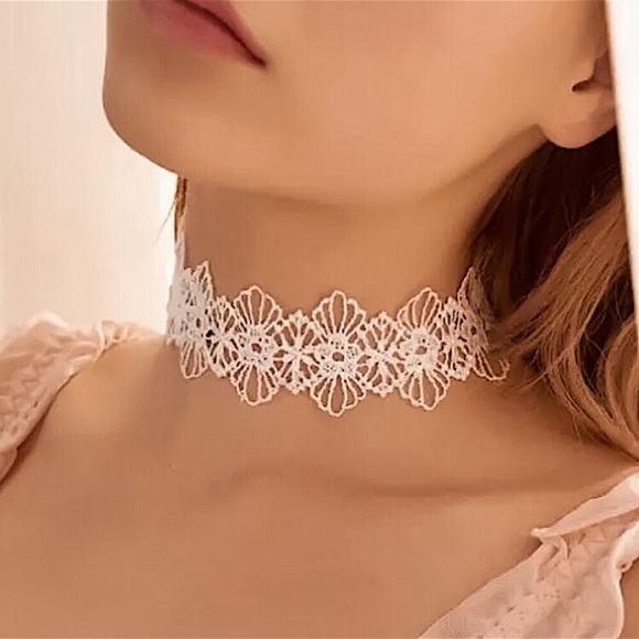 ⚜️𝟯𝟬%𝗢𝗙𝗙 𝗯𝘂𝗻𝗱𝗹𝗲𝘀 𝟯+⚜️ NEW Wide Lace Floral Thick Choker - Picture 7 of 14